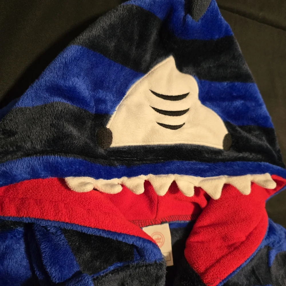 Boy's Striped Shark Hooded‎ Robe Blue Sleepwear Size 8 Medium